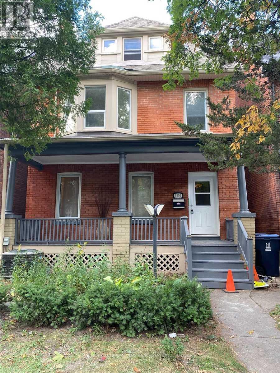 Photo of 154 Sorauren Avenue