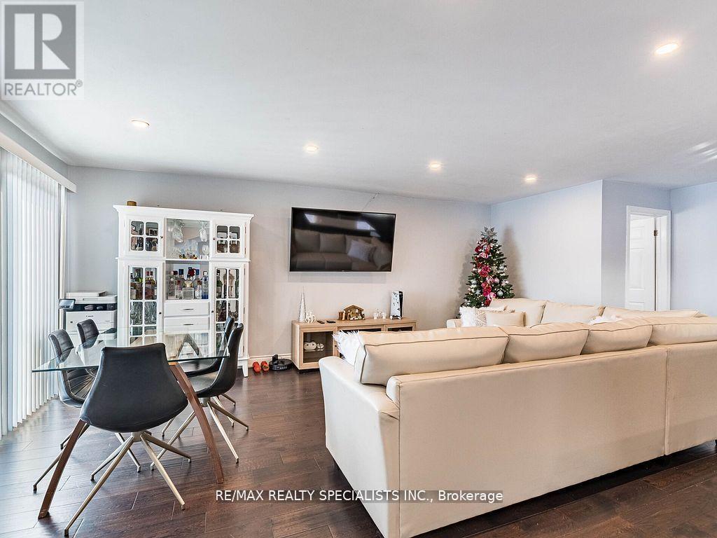 18 ASHFORD COURT - 7