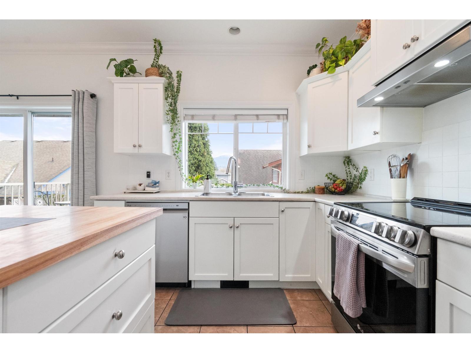 3 Bed, 3 Bath House for Sale in Chilliwack – 28 6498 SOUTHDOWNE PLACE, Sardis South, Chilliwack – MLS# R3152750 - Image 6