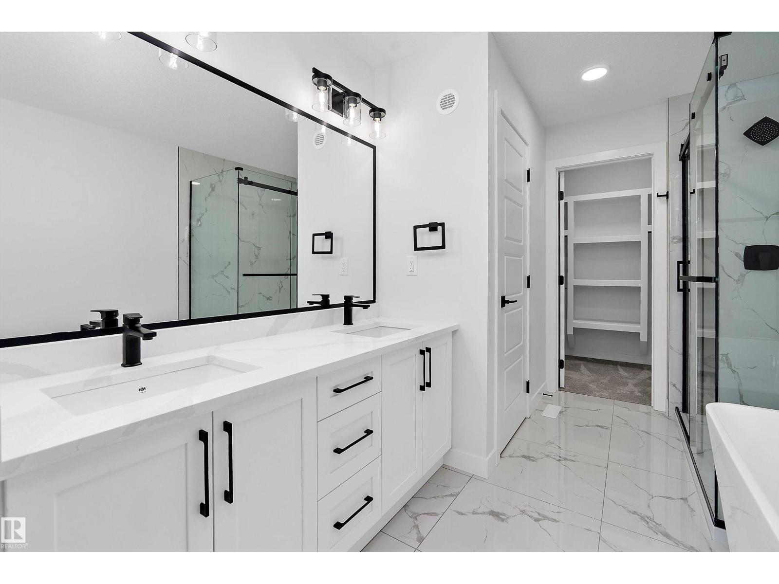1737 Crossbill LO NW - 34