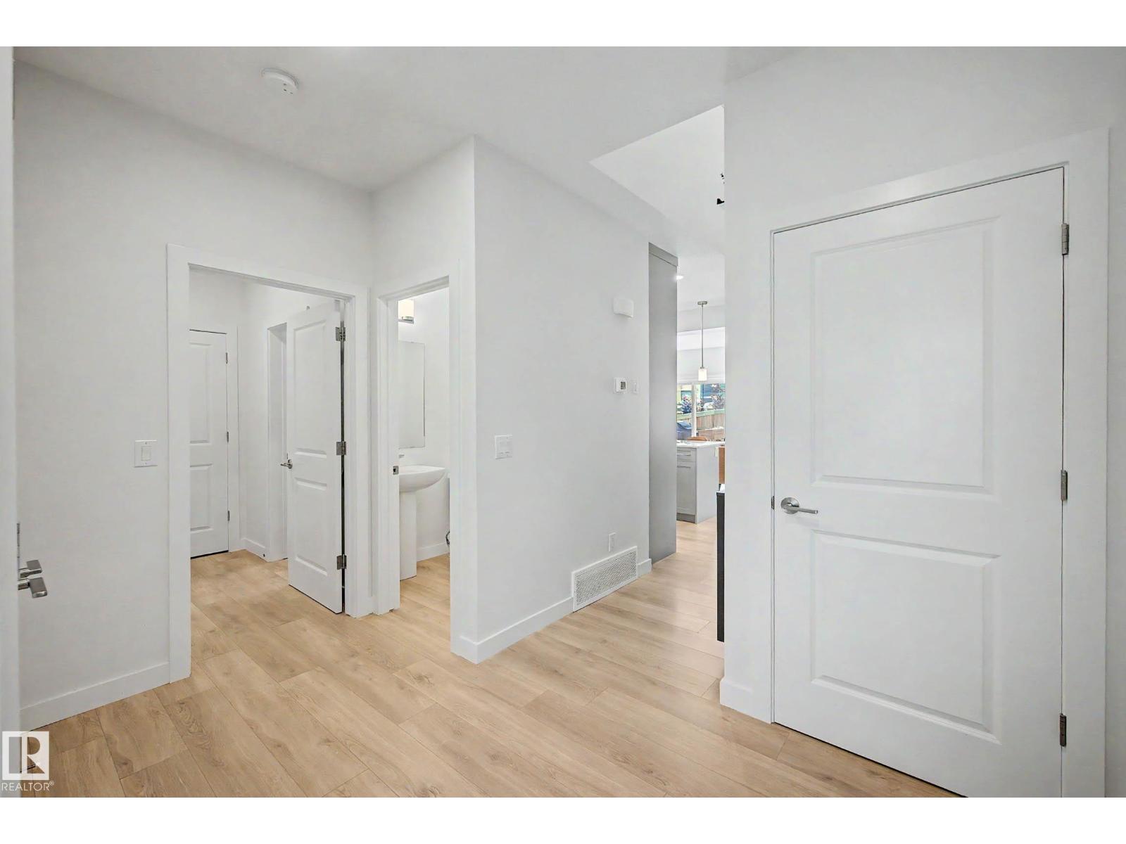 23015 96 AV NW - 5