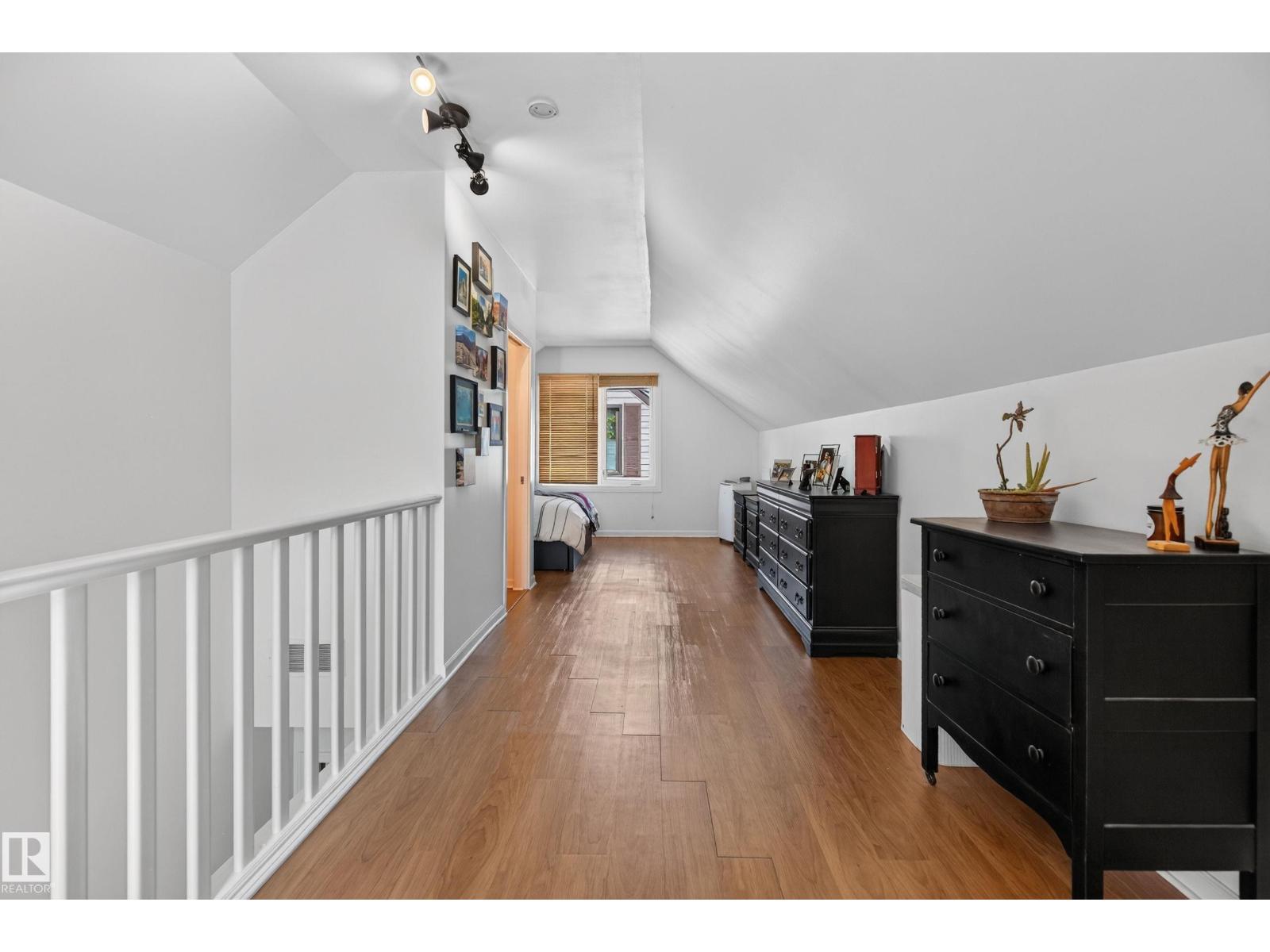 6806 110 ST NW - 19