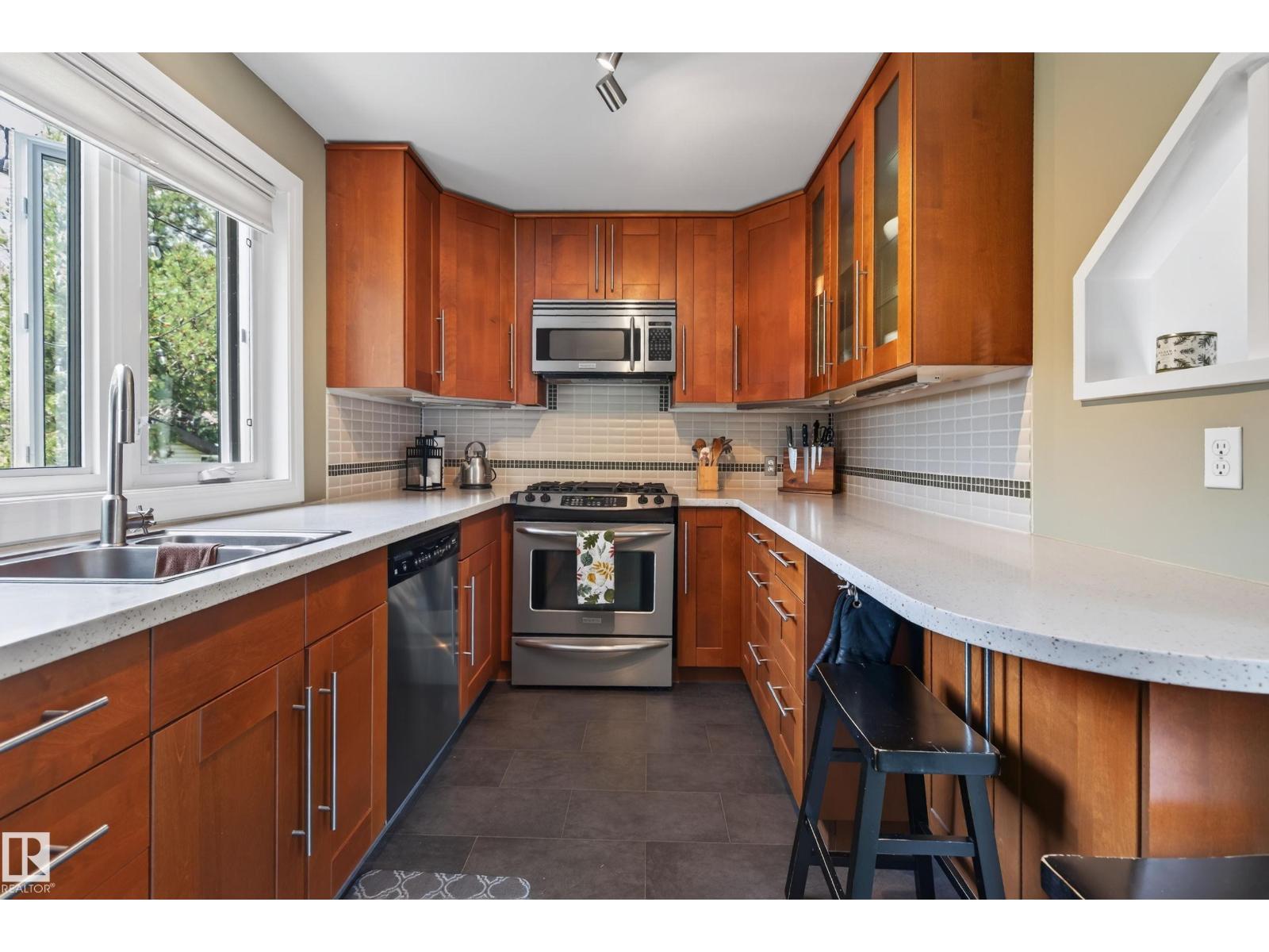 6806 110 ST NW - 10