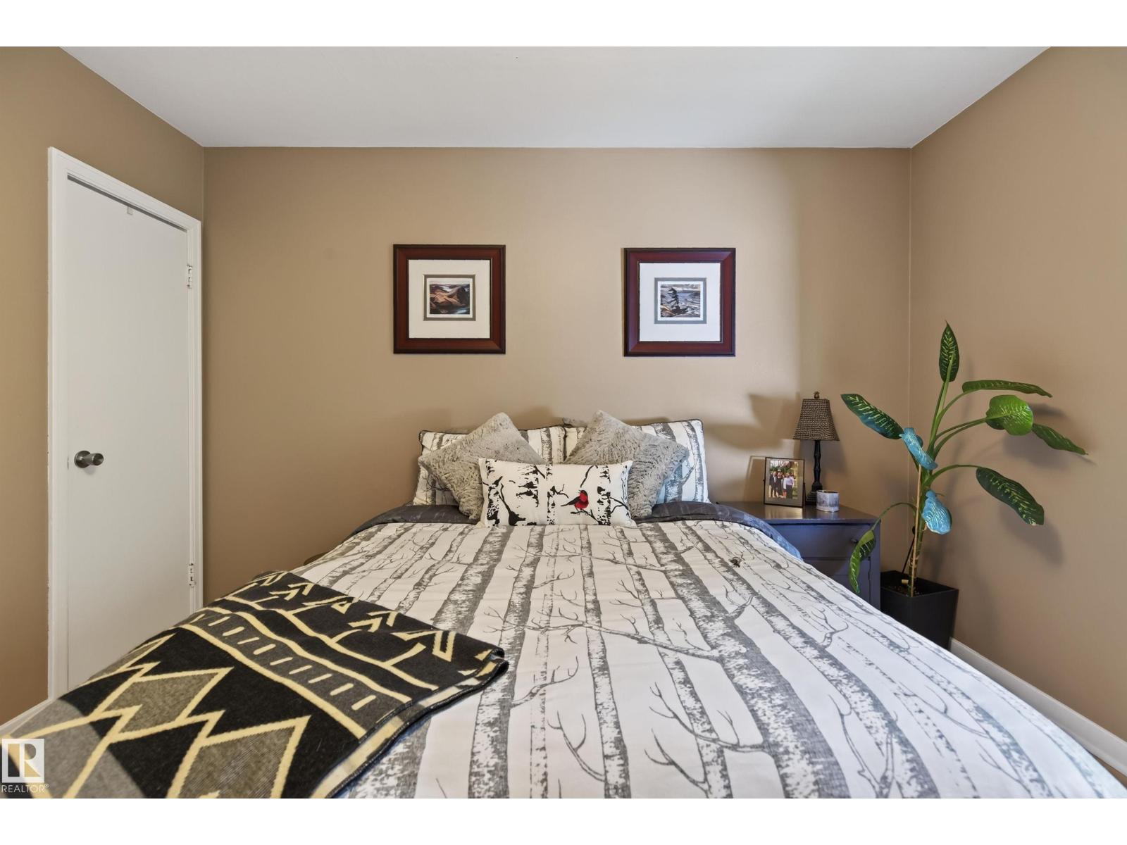 6806 110 ST NW - 16