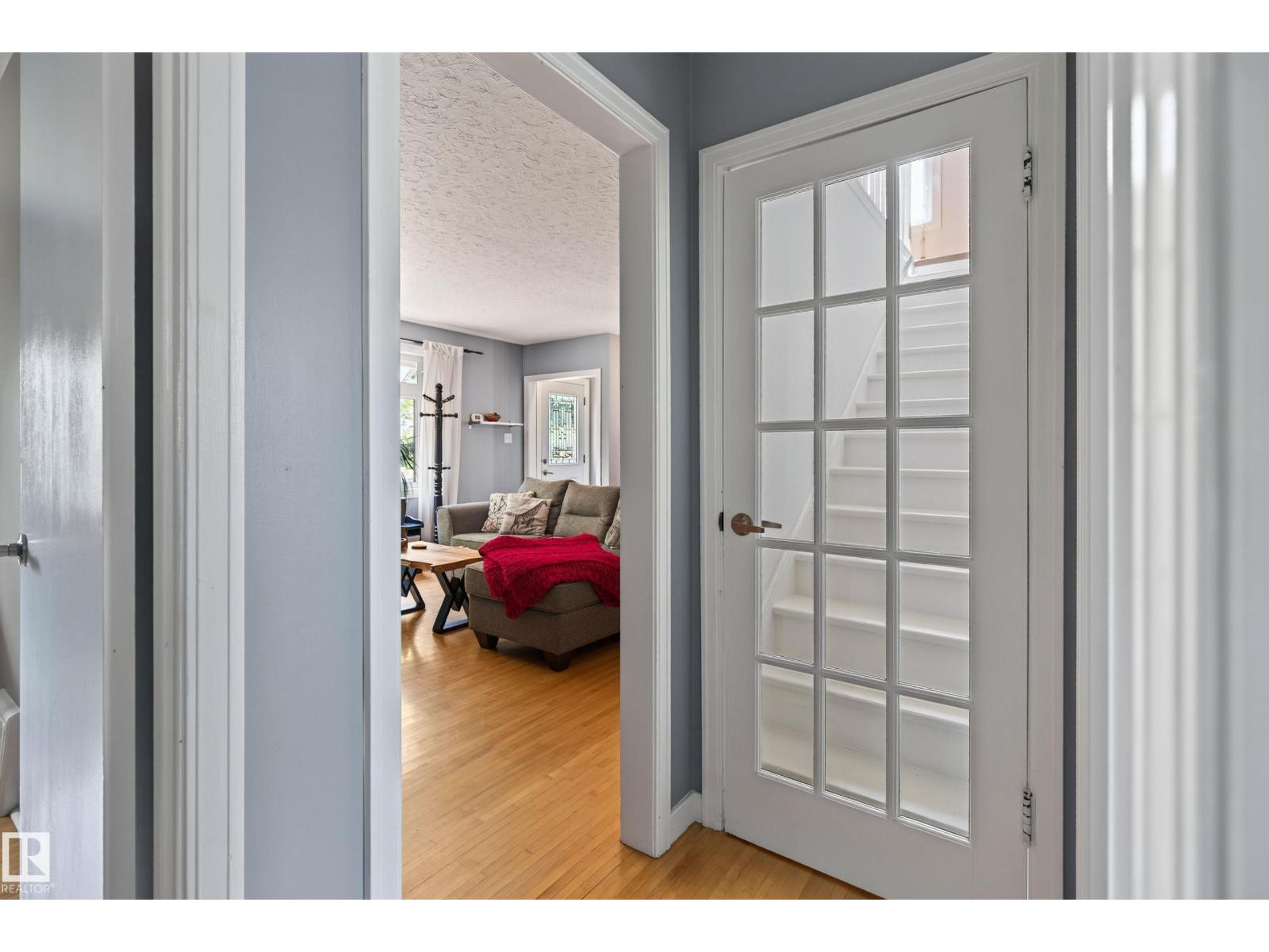 6806 110 ST NW - 18