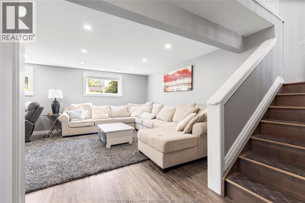 288 RAMBLEWOOD DRIVE - 21