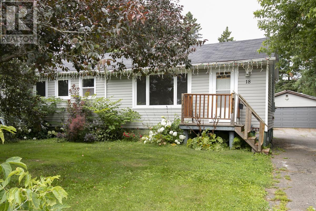 18 Eastern AVE, Sault Ste. Marie — photo 2