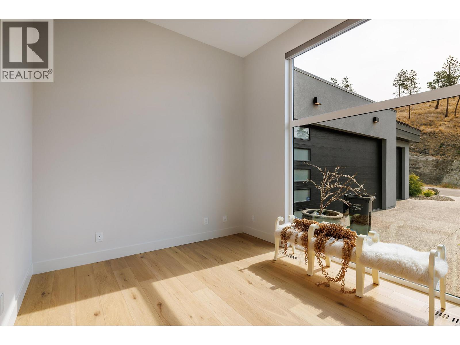  9988 Beacon Hill Drive, Lake Country