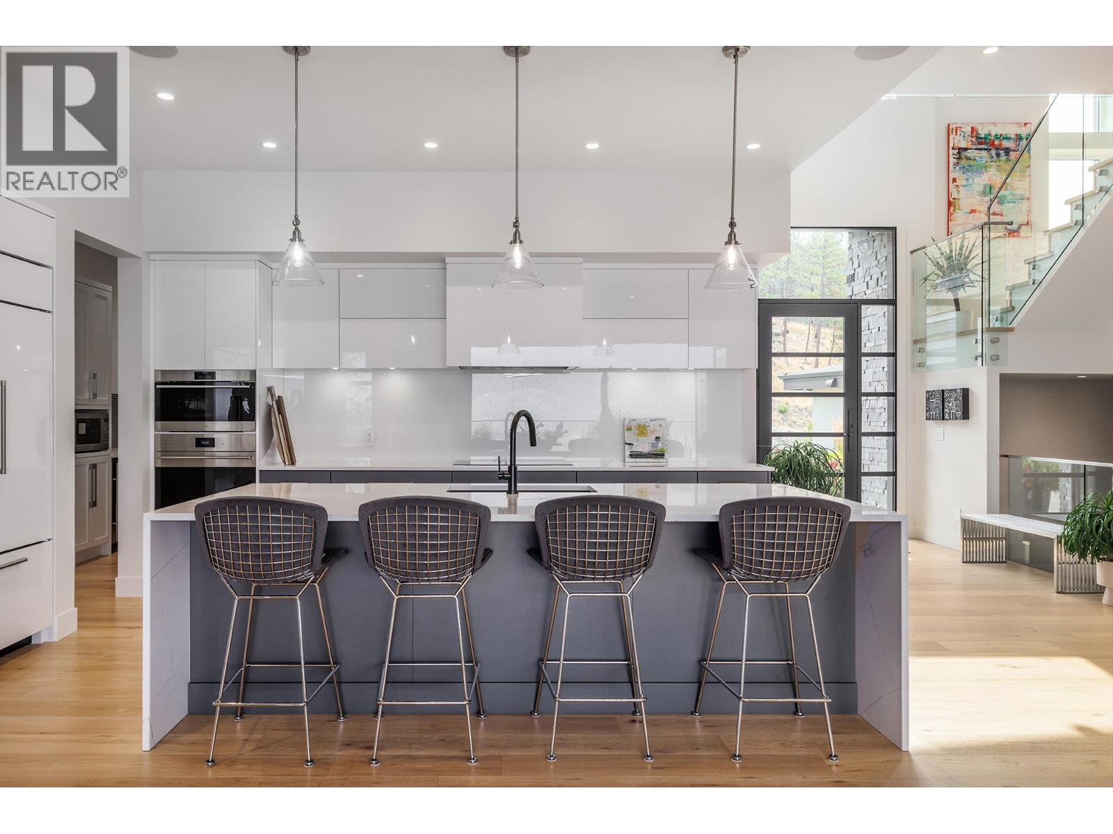  9988 Beacon Hill Drive, Lake Country