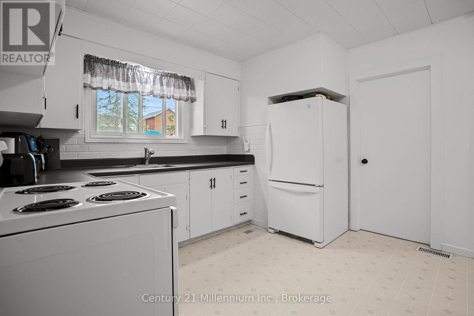 1420 7TH AVENUE W - 18