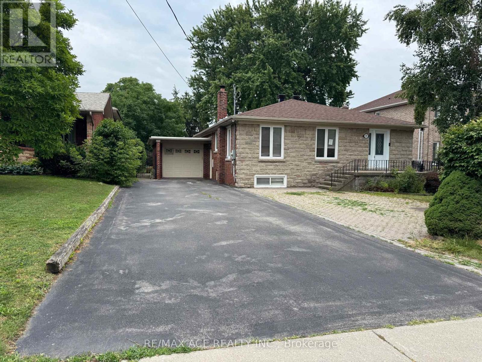 Photo of 39 OAK AVENUE