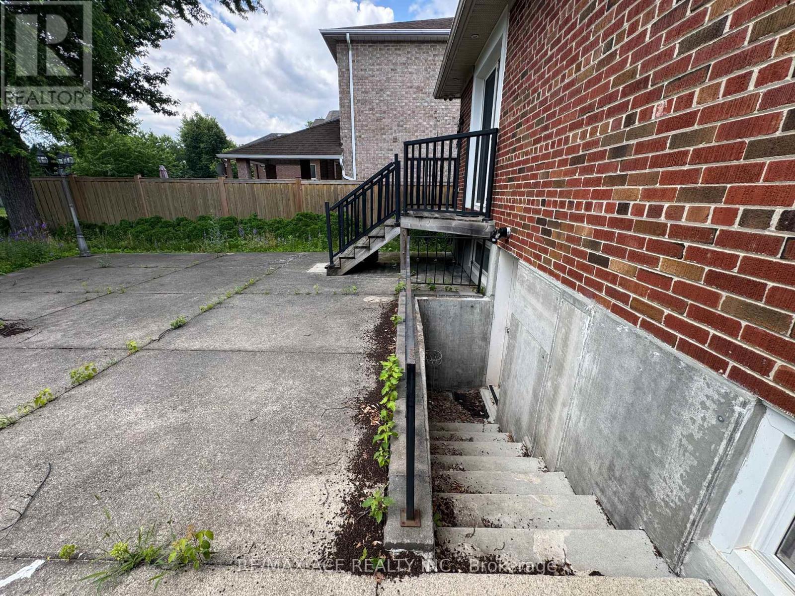 39 OAK AVENUE - 8