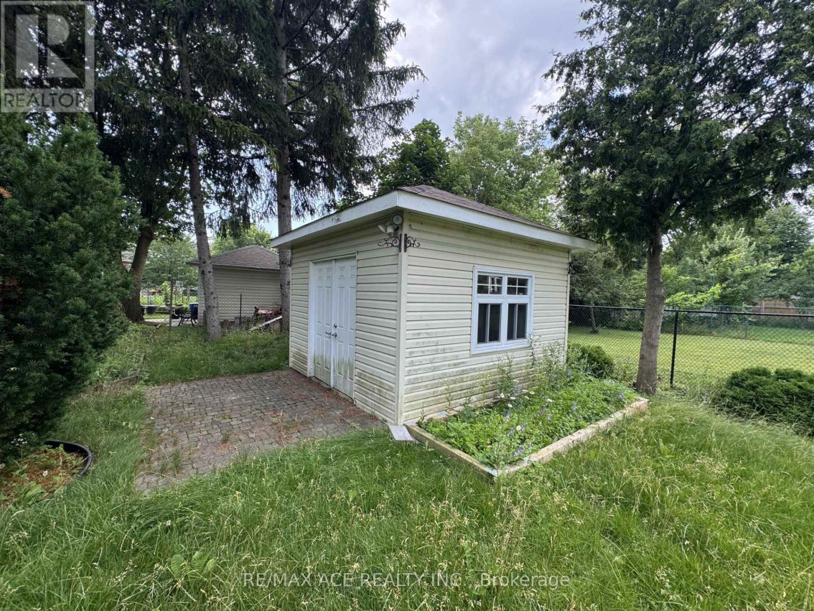 39 OAK AVENUE - 9