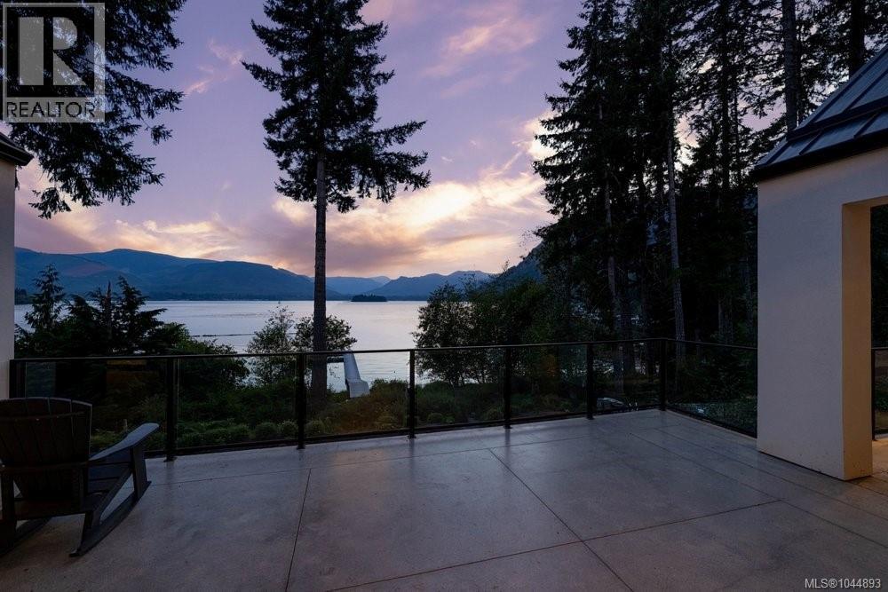7380 Lakefront Dr, Lake Cowichan