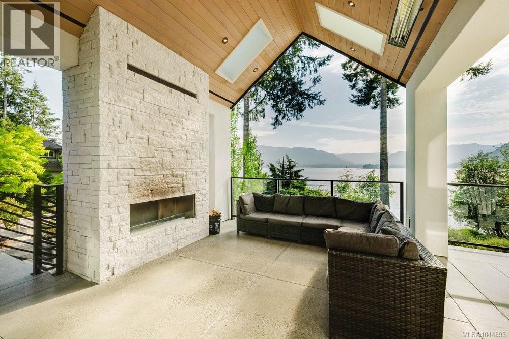 7380 Lakefront Dr, Lake Cowichan