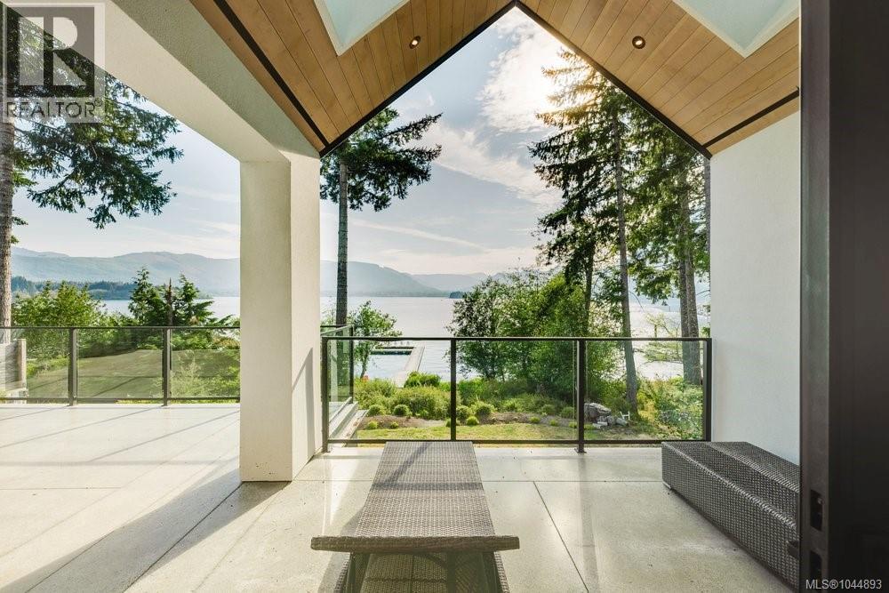7380 Lakefront Dr, Lake Cowichan