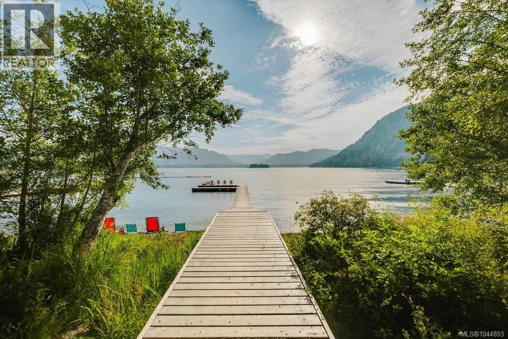 7380 Lakefront Dr, Lake Cowichan