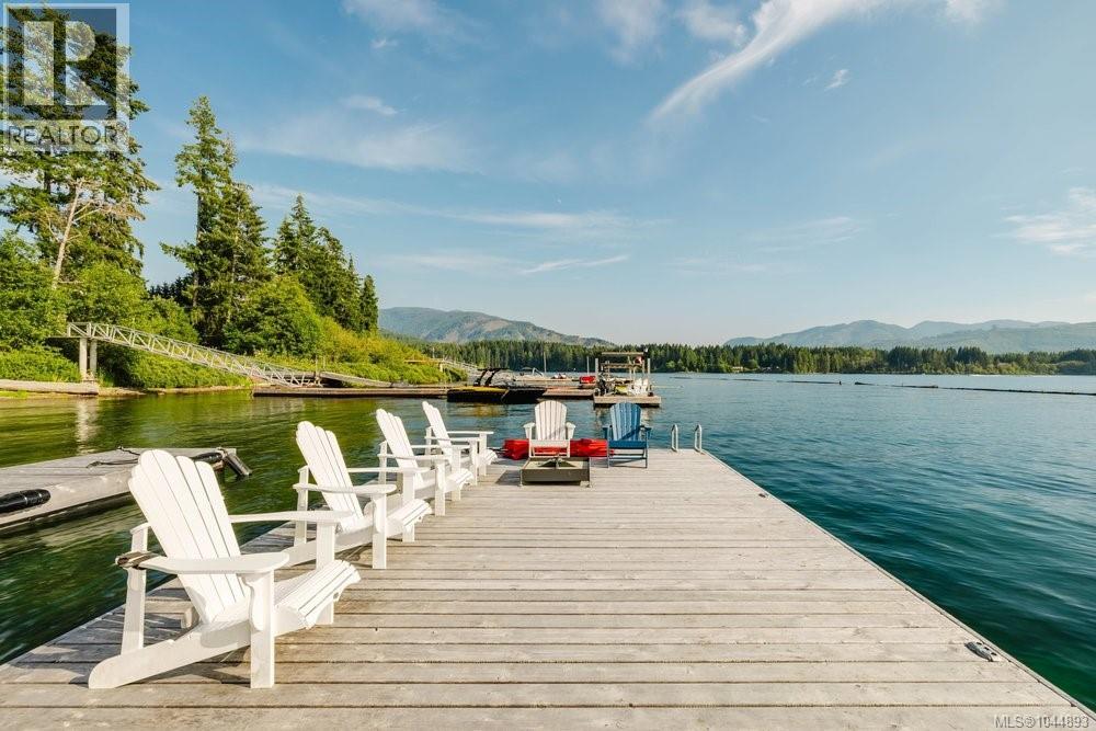 7380 Lakefront Dr, Lake Cowichan