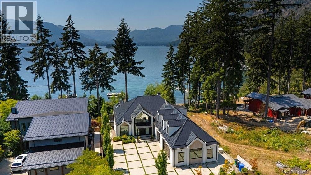7380 Lakefront Dr, Lake Cowichan