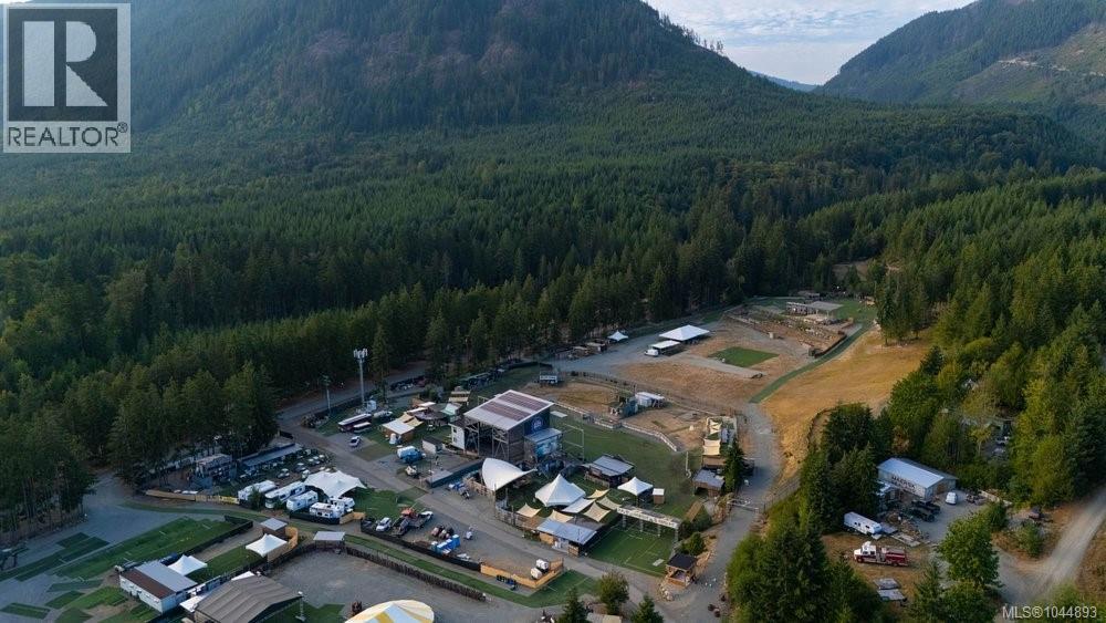 7380 Lakefront Dr, Lake Cowichan