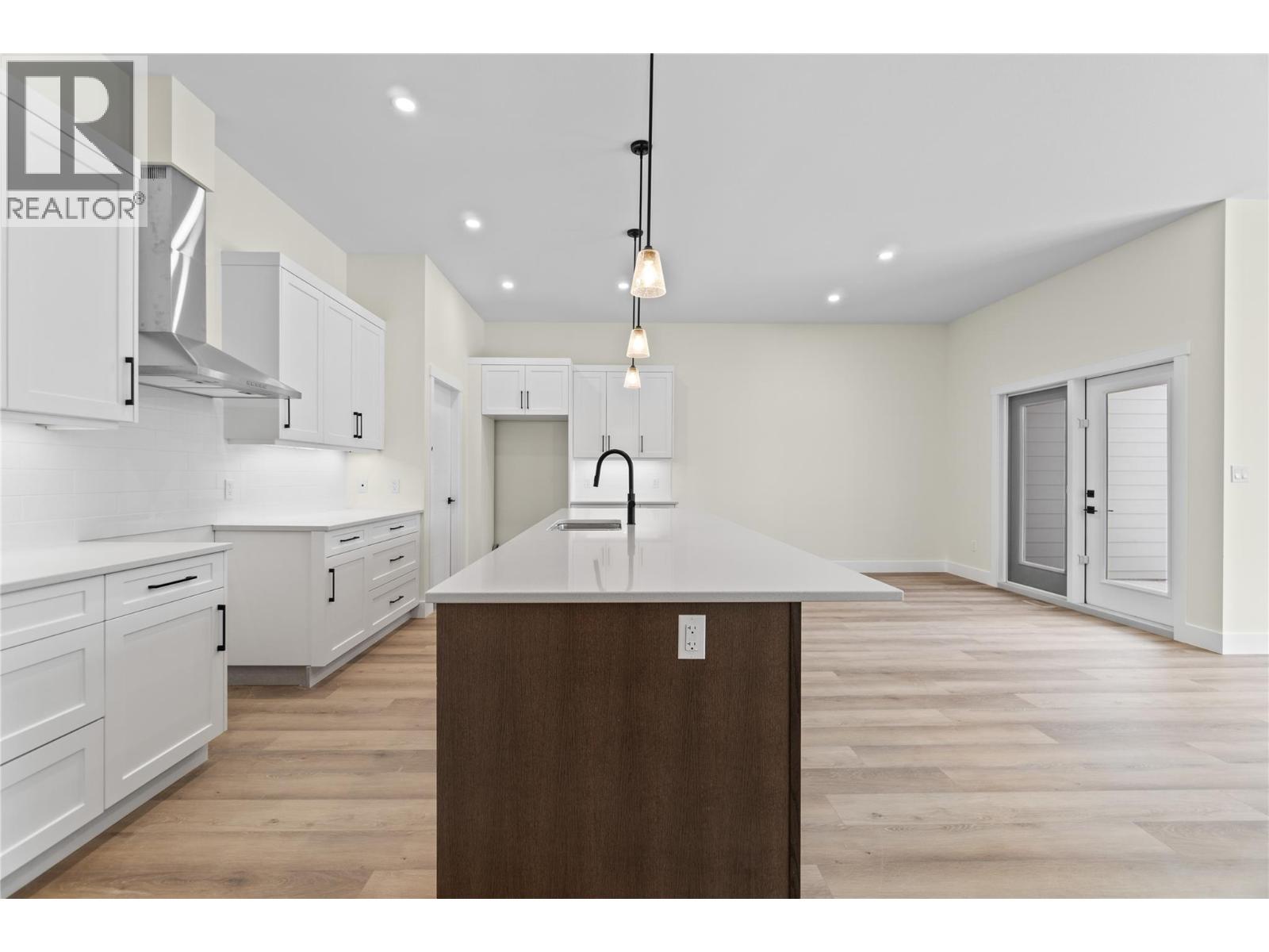 #1 231 20 Street NE - 9