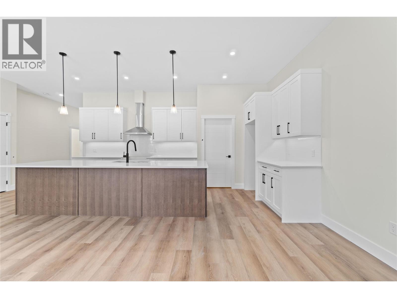 #1 231 20 Street NE - 14