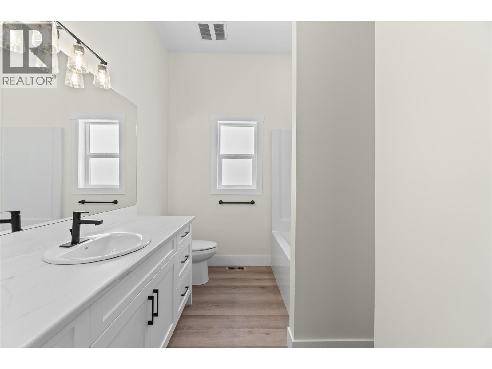 #1 231 20 Street NE - 17