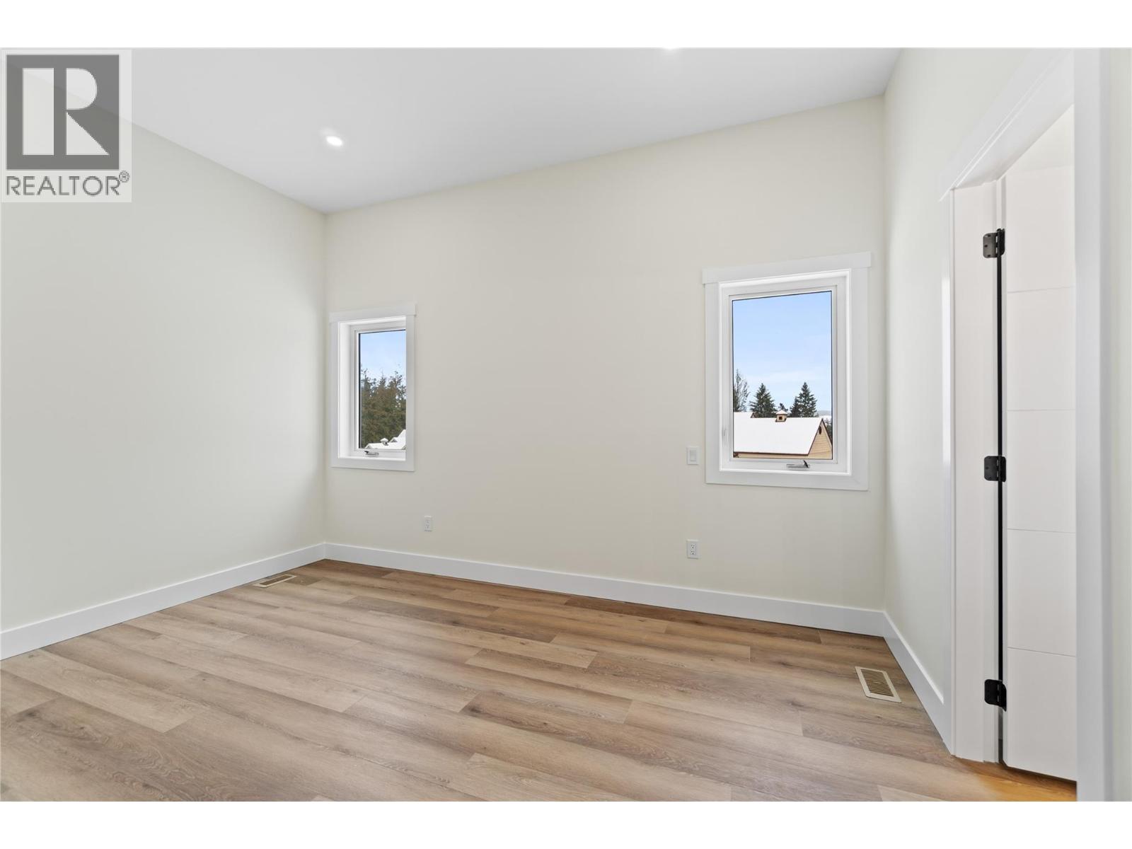 #1 231 20 Street NE - 30