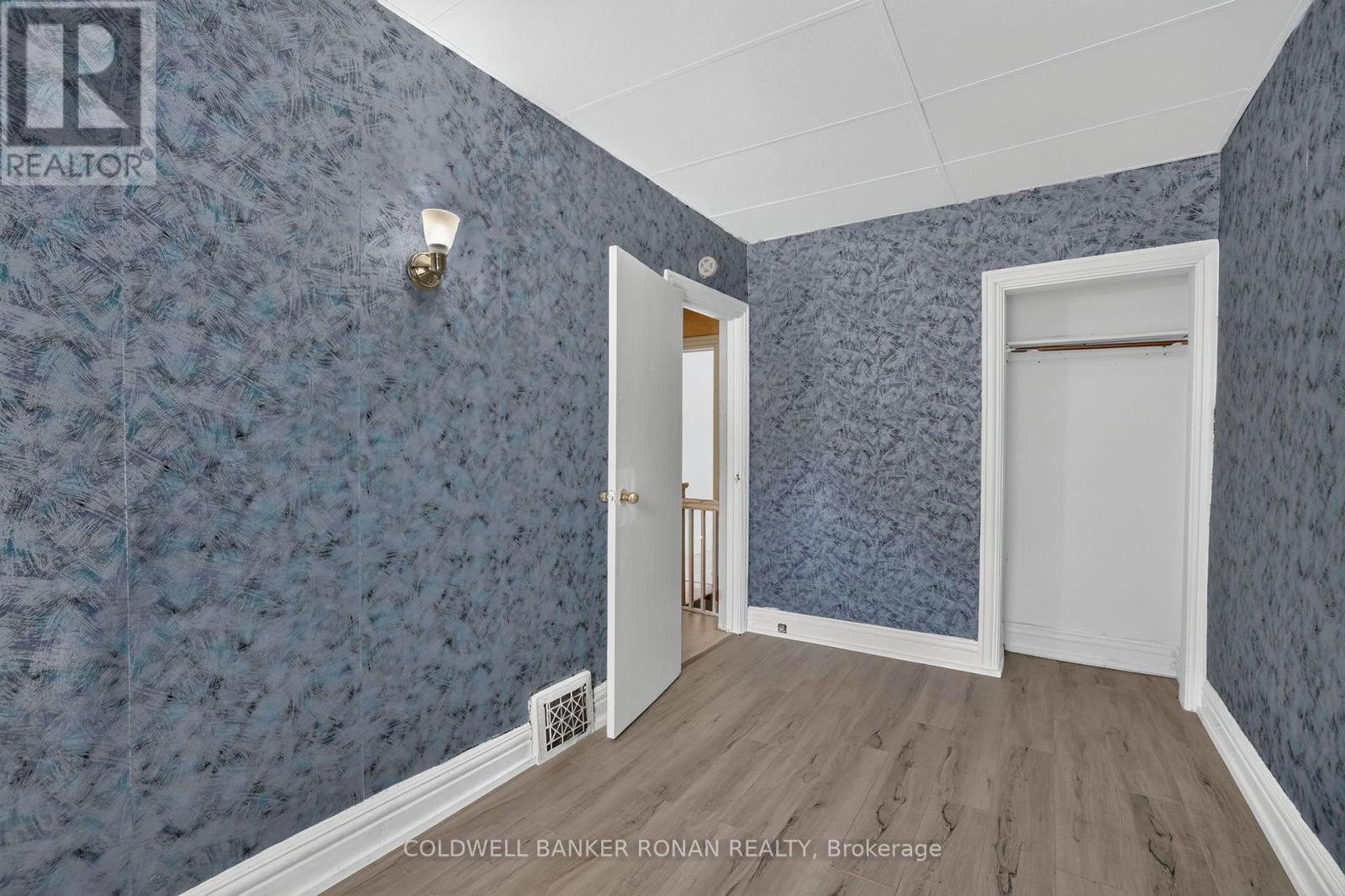 391 JONES AVENUE - 27