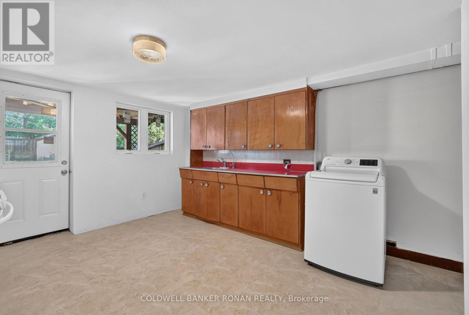 391 JONES AVENUE - 31