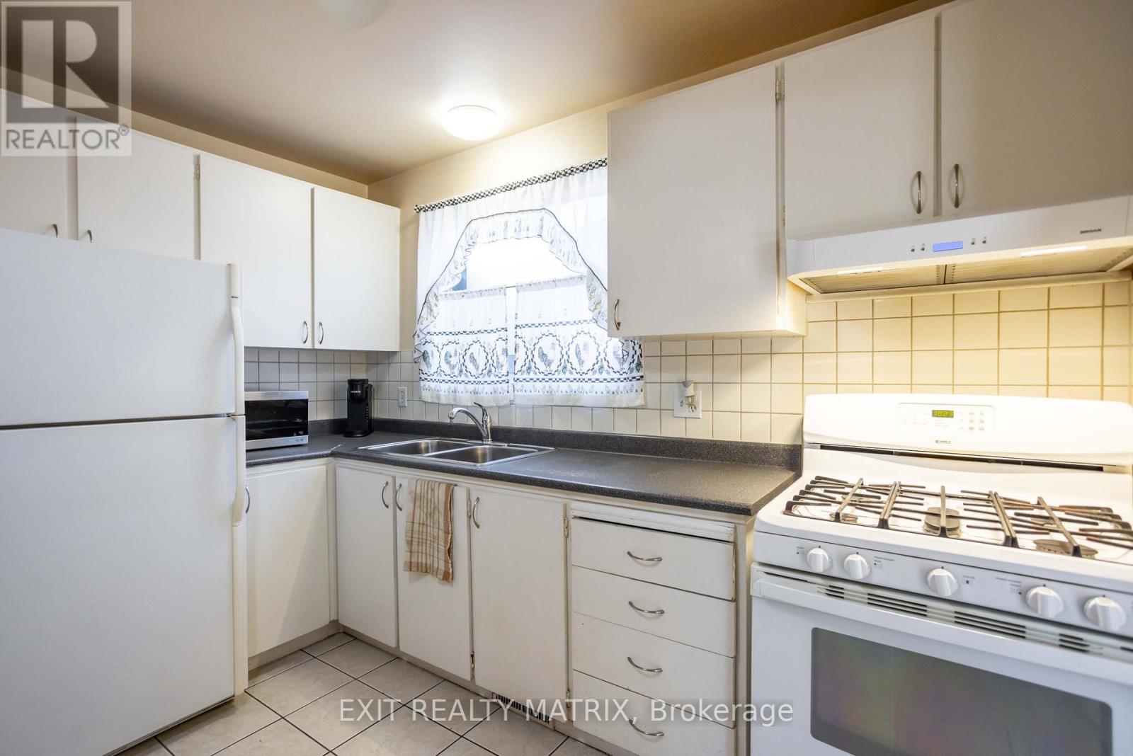 4 Bed, 2 Bath House for Sale in Ottawa – 2064 ST LAURENT BOULEVARD, Ottawa – MLS# X13644898 - Image 11