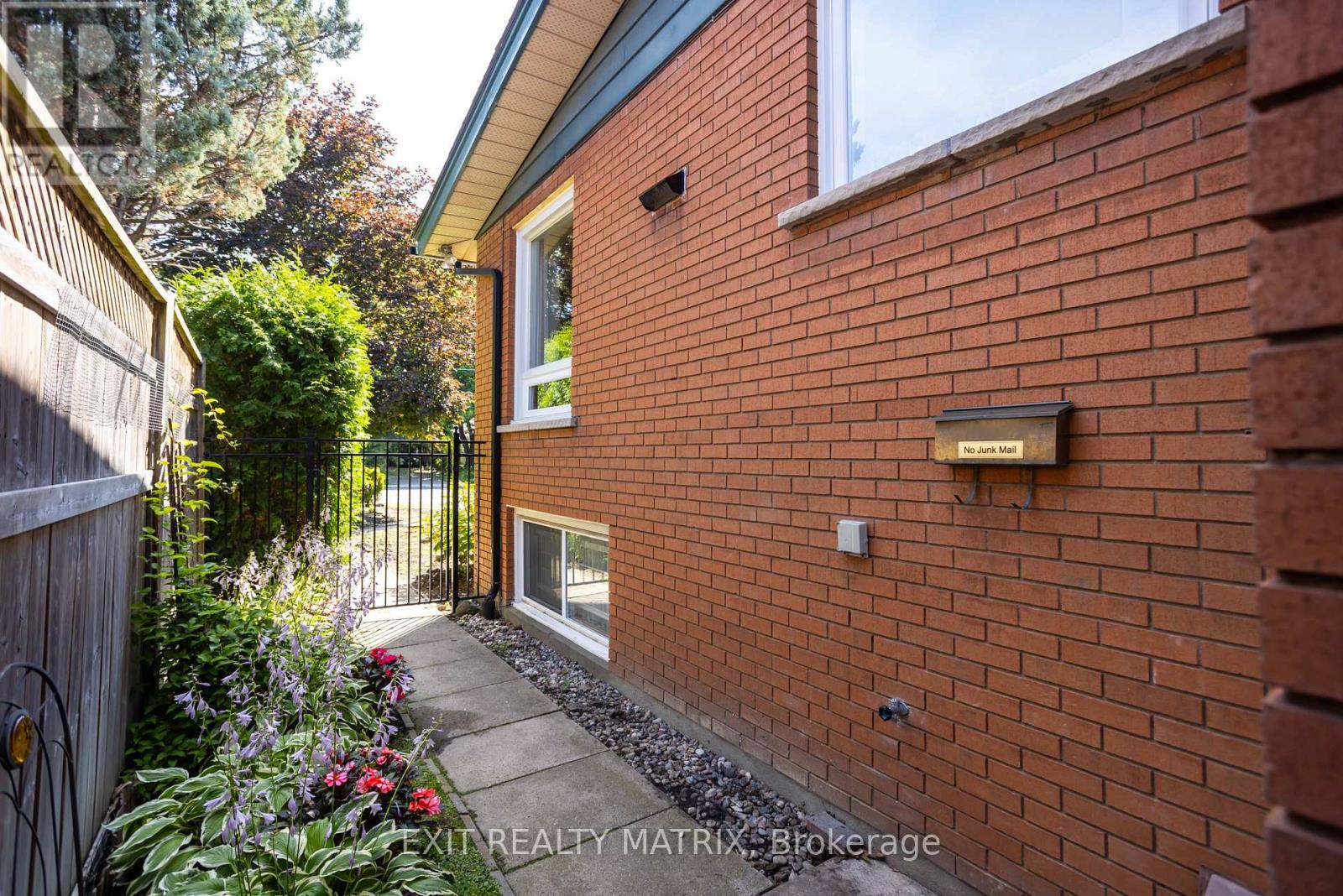 4 Bed, 2 Bath House for Sale in Ottawa – 2064 ST LAURENT BOULEVARD, Ottawa – MLS# X13644898 - Image 7