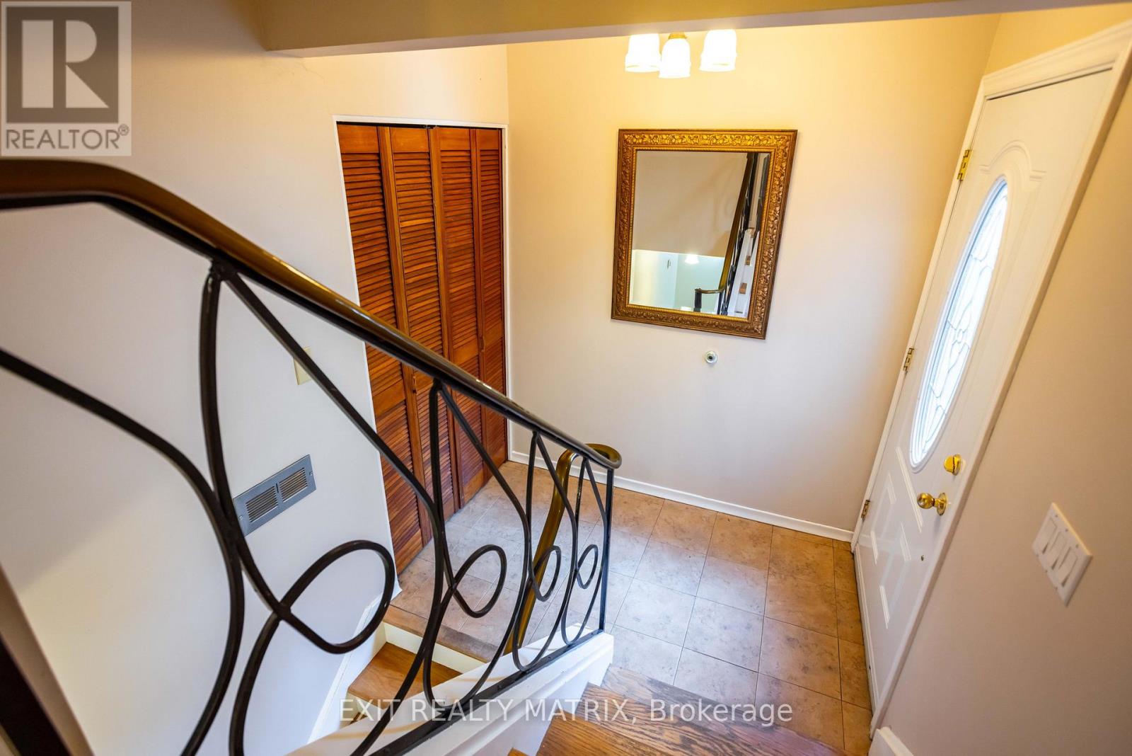 4 Bed, 2 Bath House for Sale in Ottawa – 2064 ST LAURENT BOULEVARD, Ottawa – MLS# X13644898 - Image 9