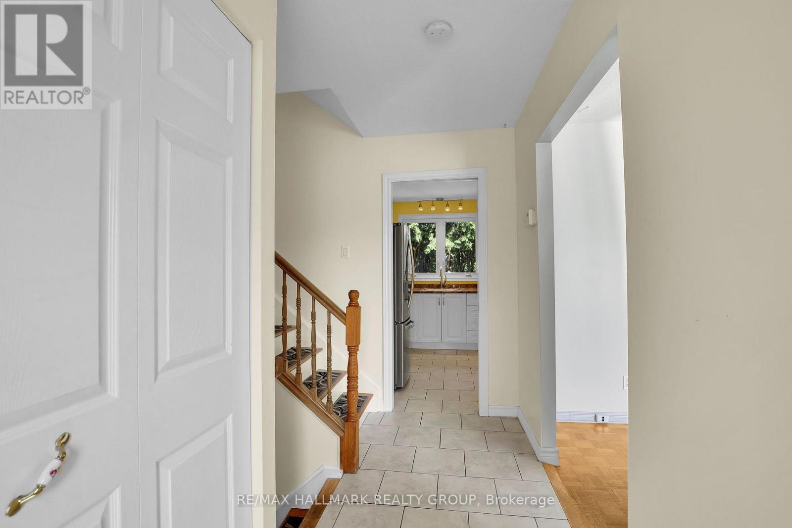 4 Bed, 2 Bath House for Sale in Ottawa – 45 LARKIN DRIVE, Ottawa – MLS# X13644948 - Image 7