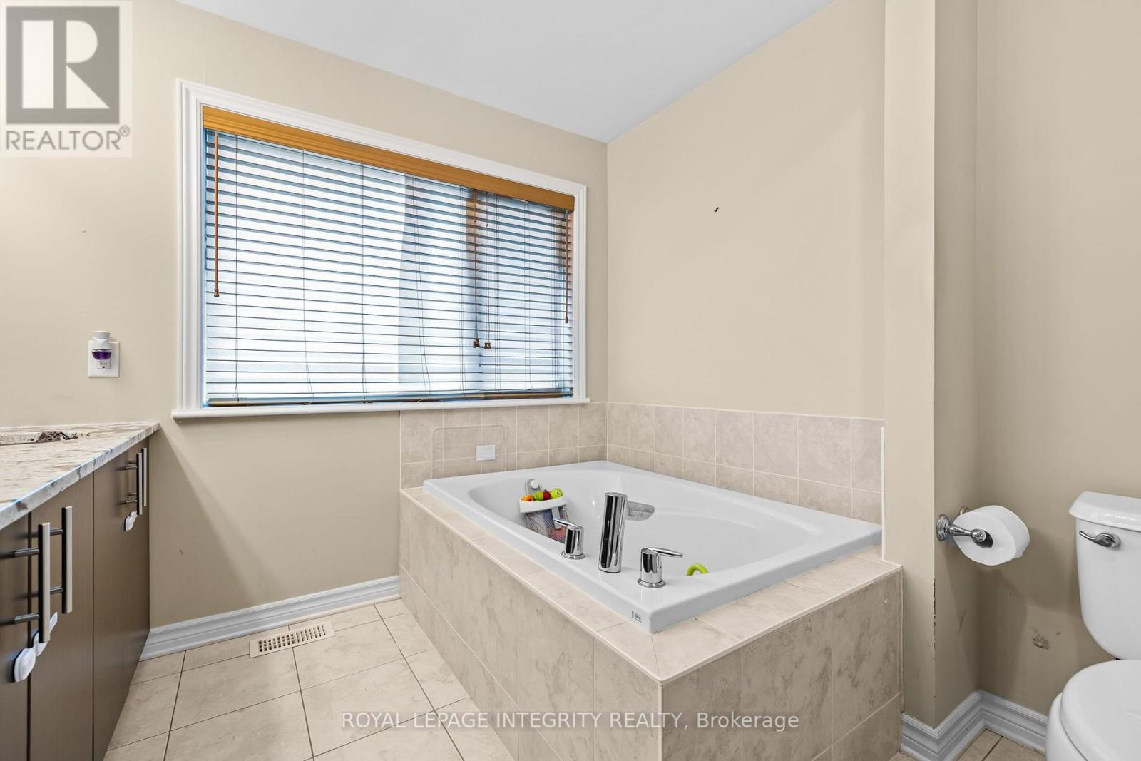3 Bed, 4 Bath House for Sale in Ottawa – 280 KEYROCK DRIVE, Ottawa – MLS# X13645116 - Image 29