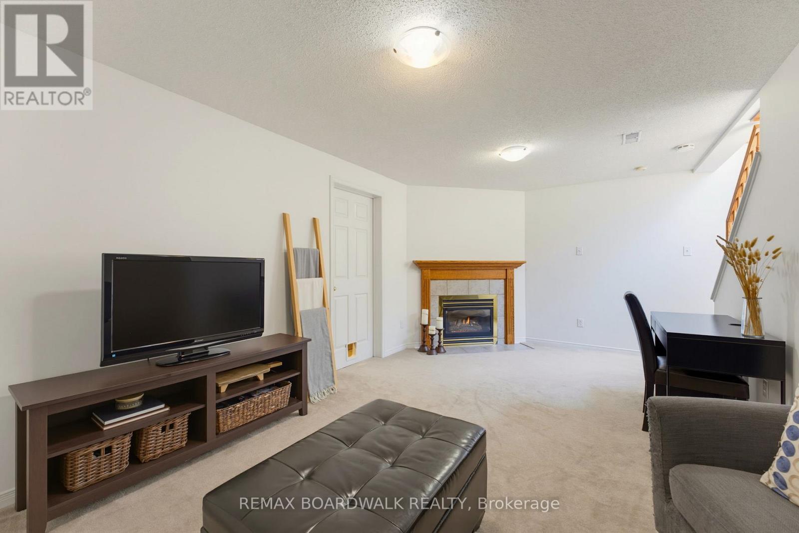 2 Bed, 2 Bath House for Sale in Ottawa – 1474 BONNEVILLE CRESCENT, Ottawa – MLS# X13645252 - Image 40
