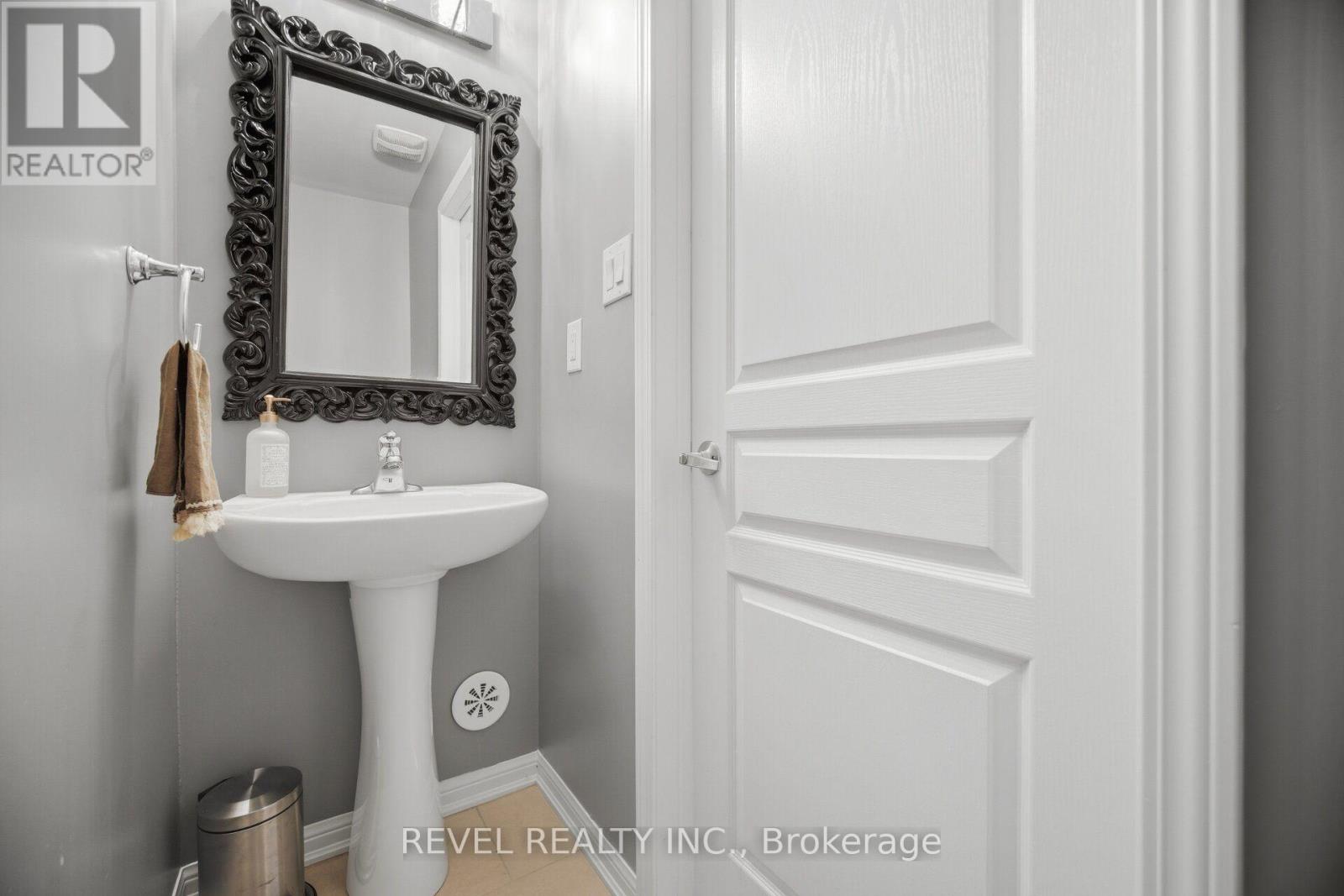 739 CHALLINOR TERRACE - 29