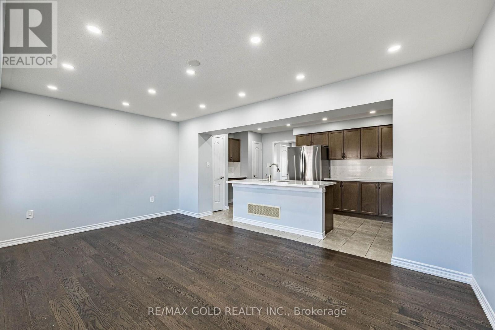 98 BANNISTER CRESCENT - 25