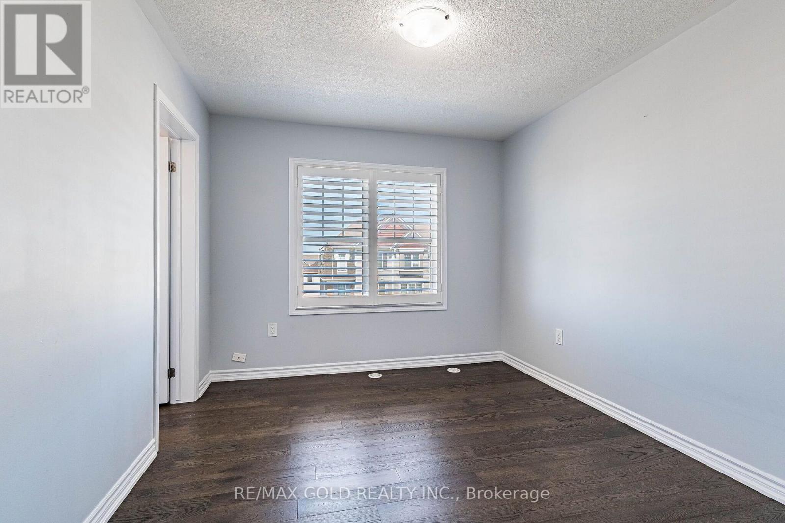 98 BANNISTER CRESCENT - 41