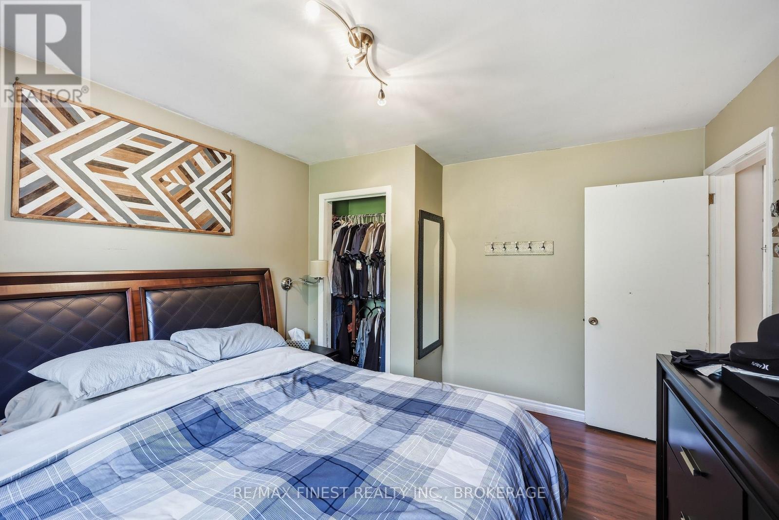 2347 BATTERSEA ROAD - 23