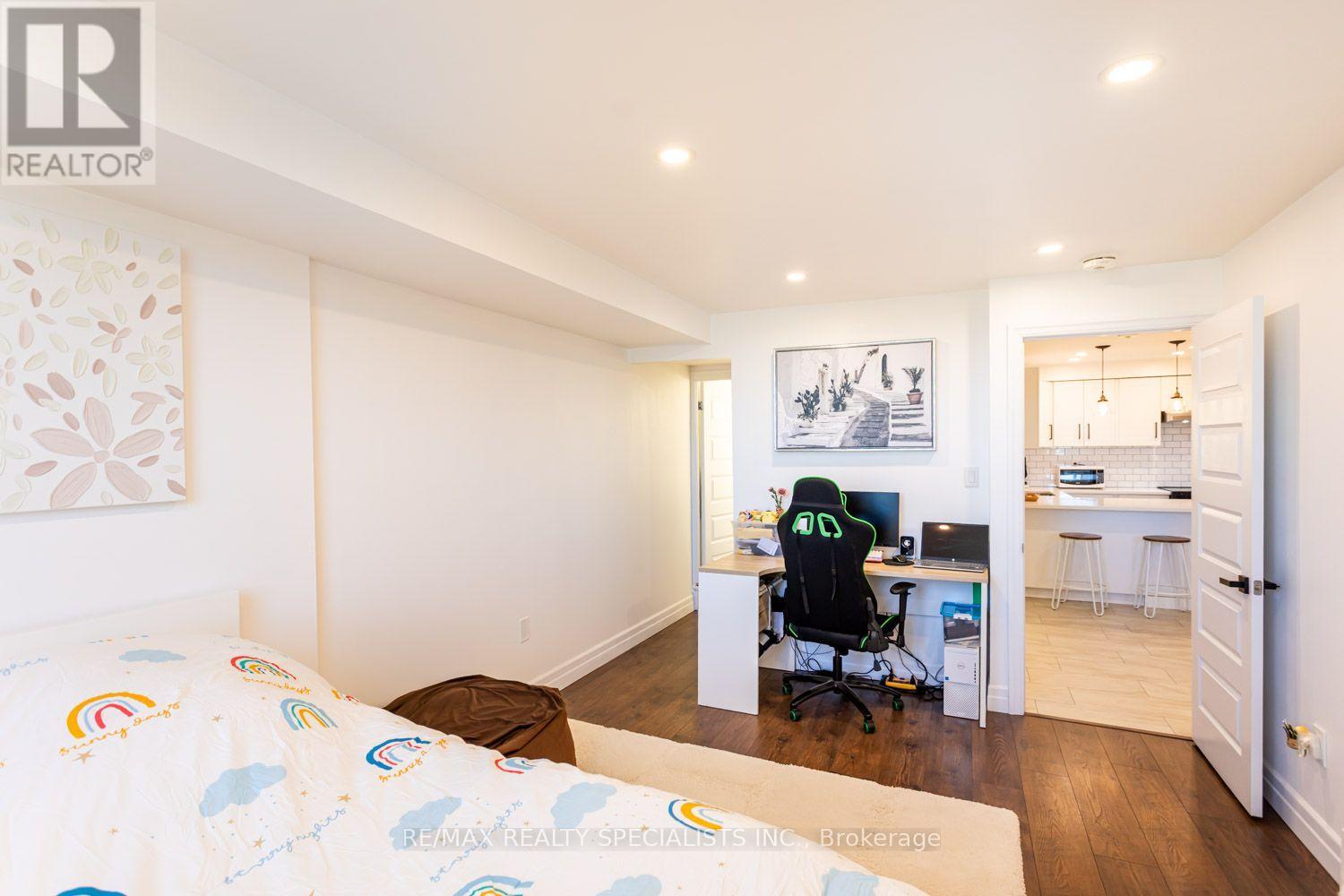 #601 55 YARMOUTH STREET - 17
