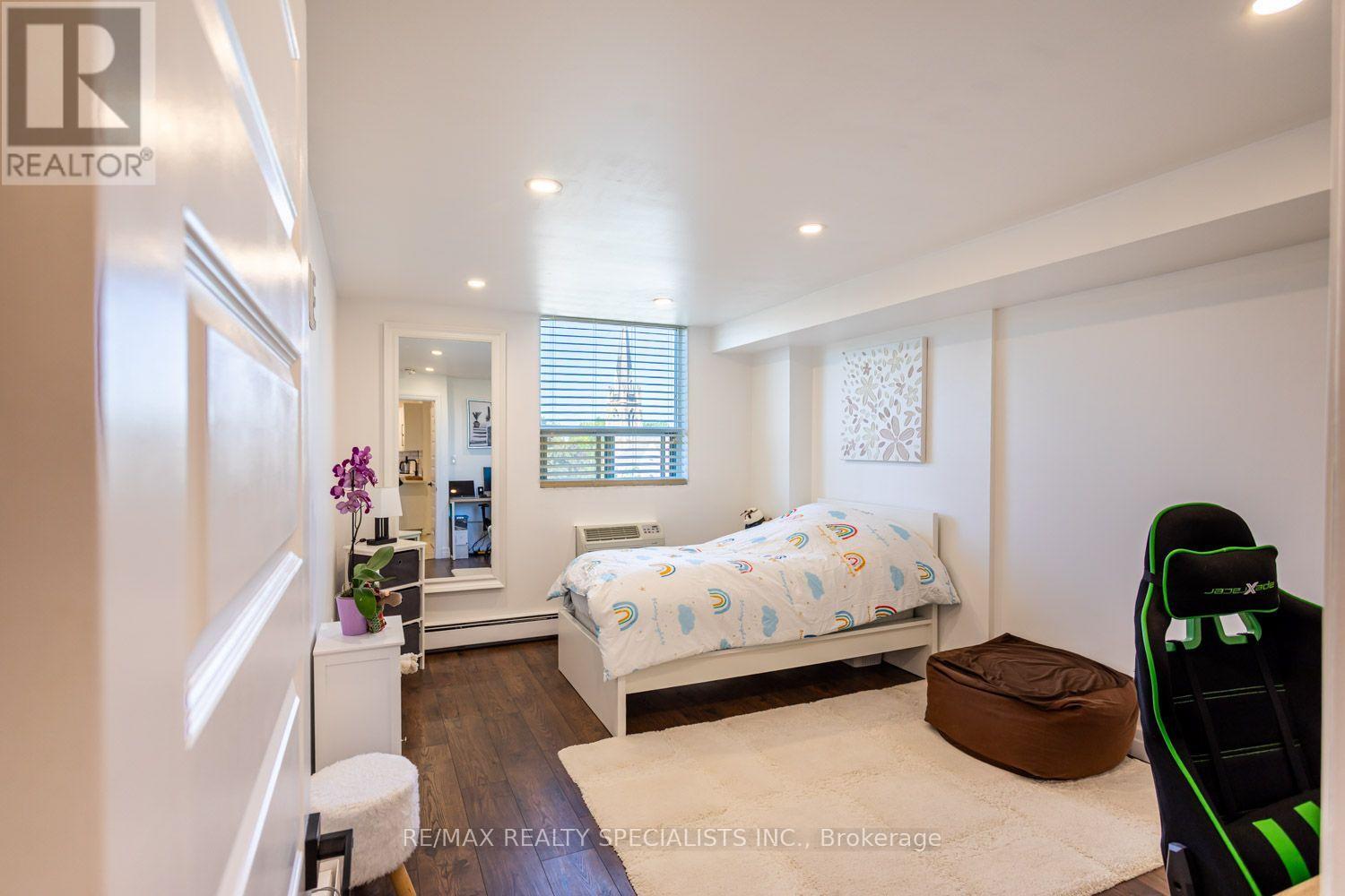 #601 55 YARMOUTH STREET - 18