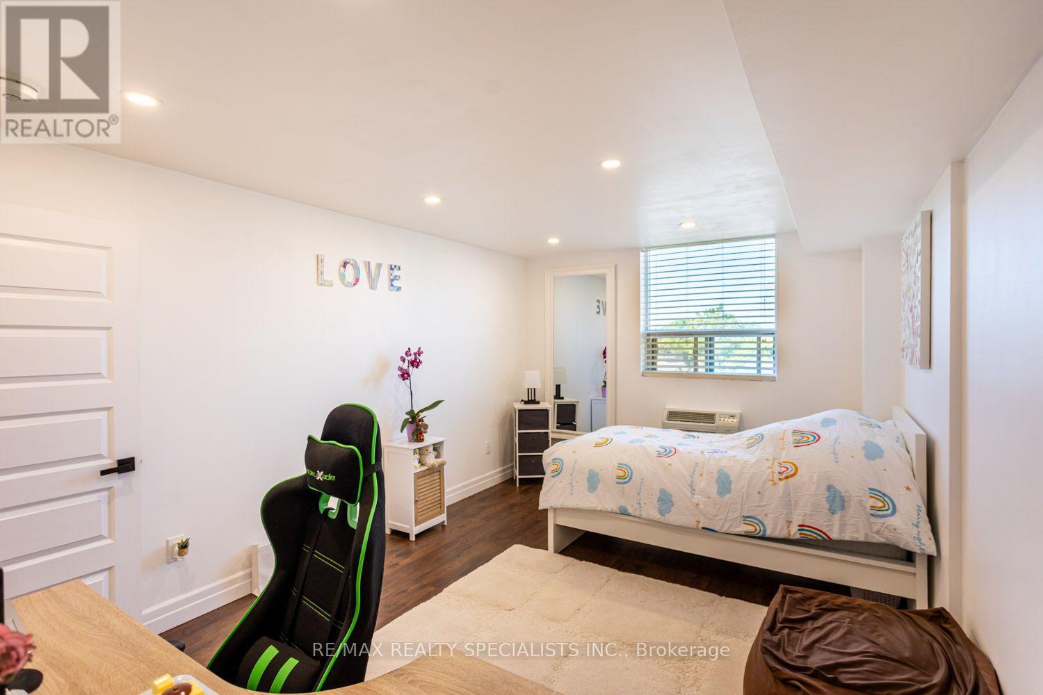 #601 55 YARMOUTH STREET - 19