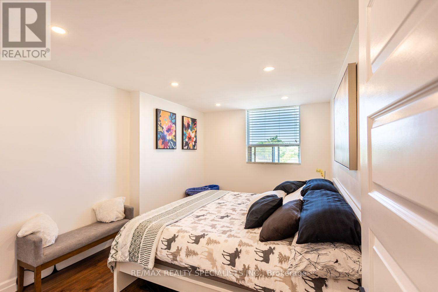 #601 55 YARMOUTH STREET - 22