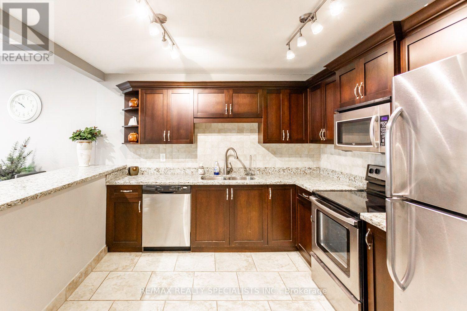 #601 55 YARMOUTH STREET - 25