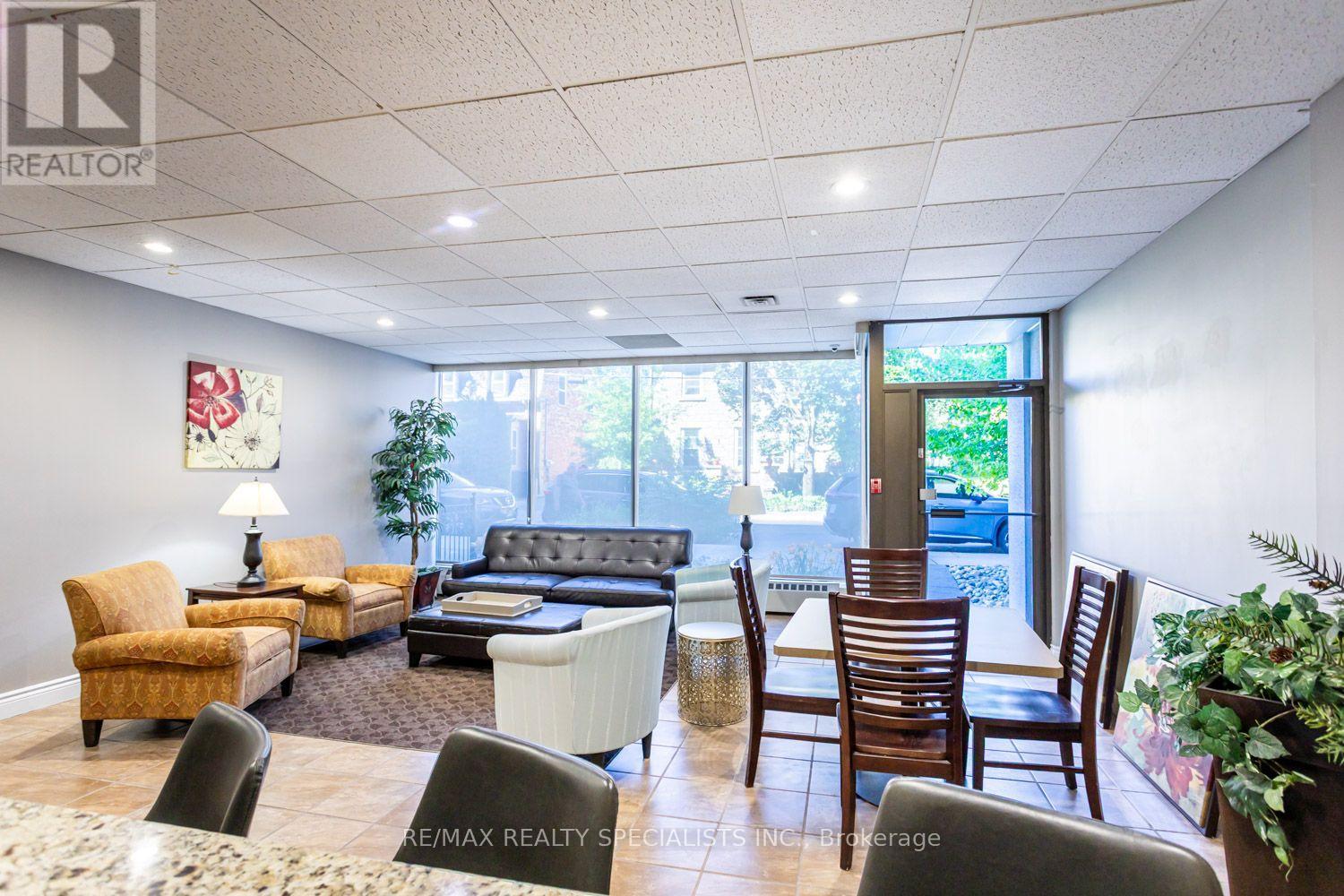 #601 55 YARMOUTH STREET - 26
