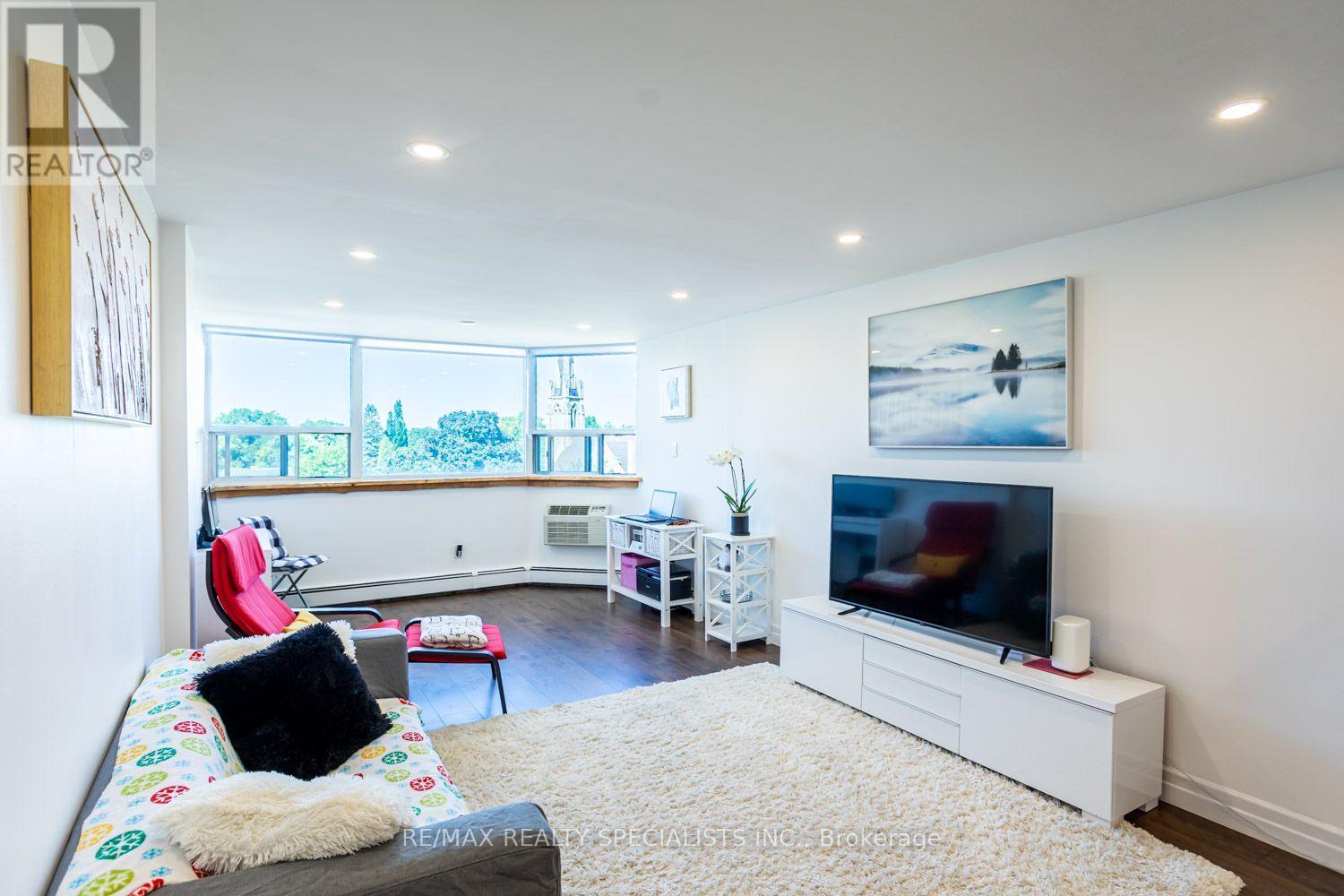 #601 55 YARMOUTH STREET - 8