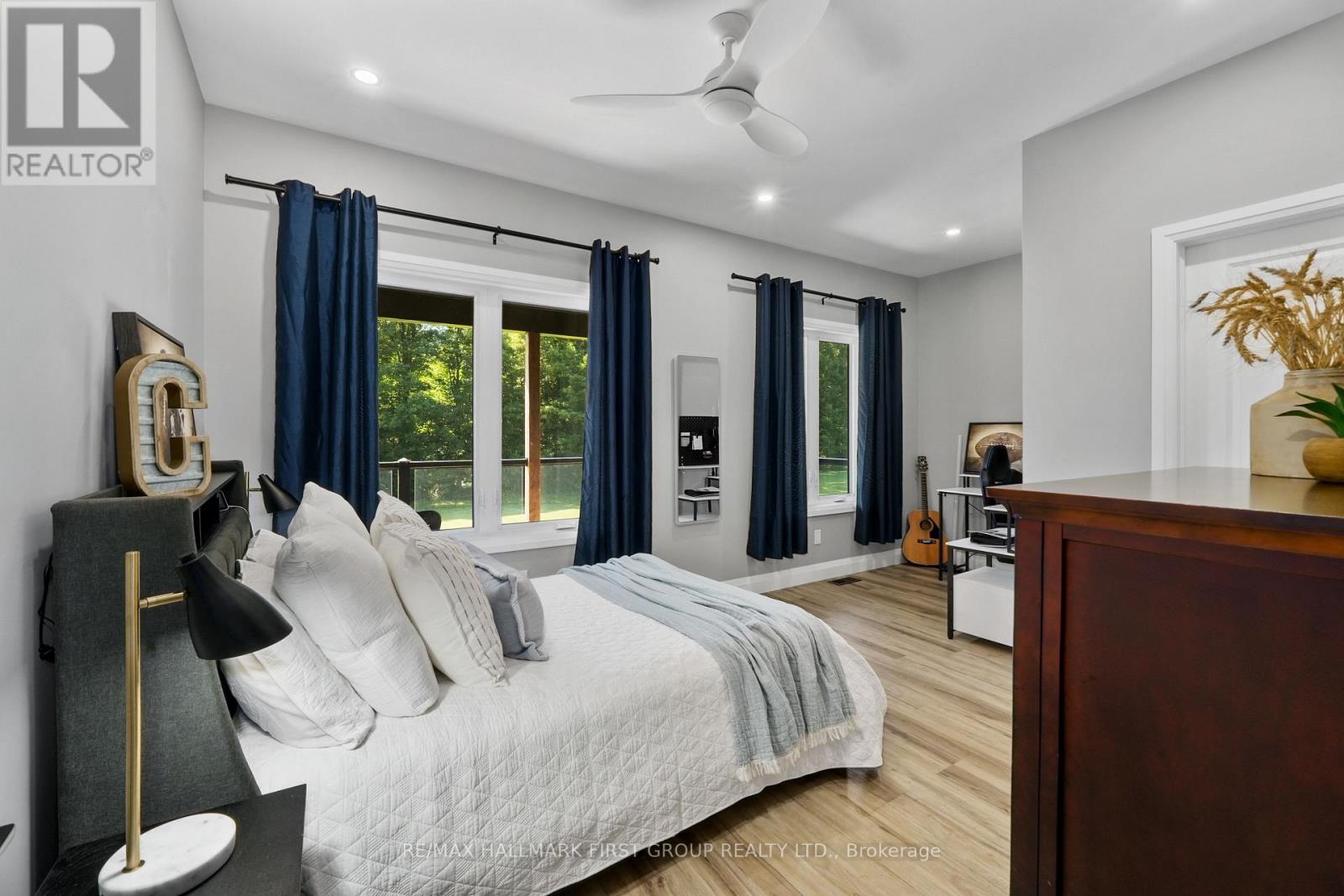 3922 KENNEDY ROAD - 27