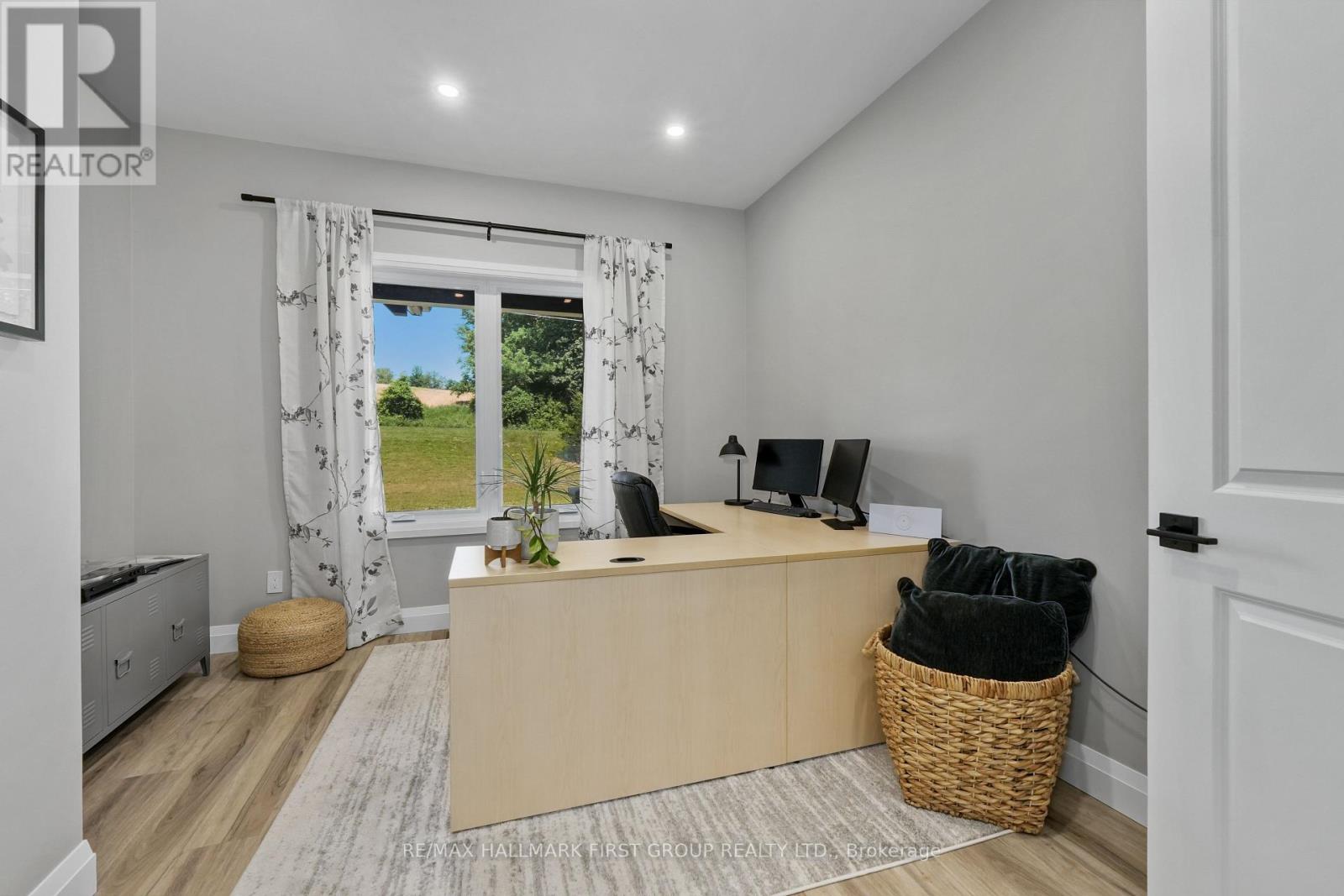 3922 KENNEDY ROAD - 32