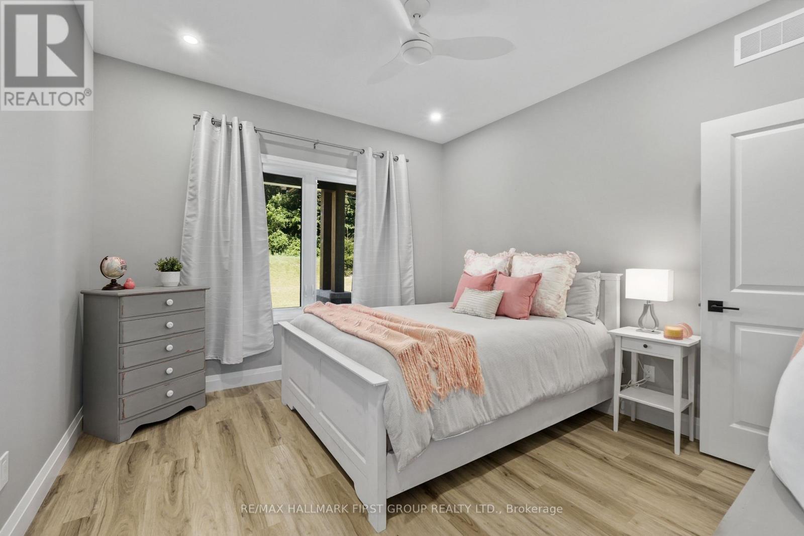 3922 KENNEDY ROAD - 33